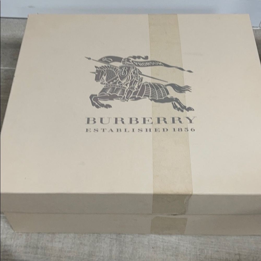 Burberry ankle bootie - Picture 10 of 10